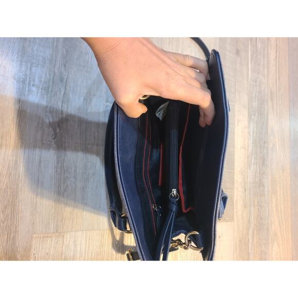 Tommy Hilfiger faux leather striped convertible bag - Picture 4 of 7